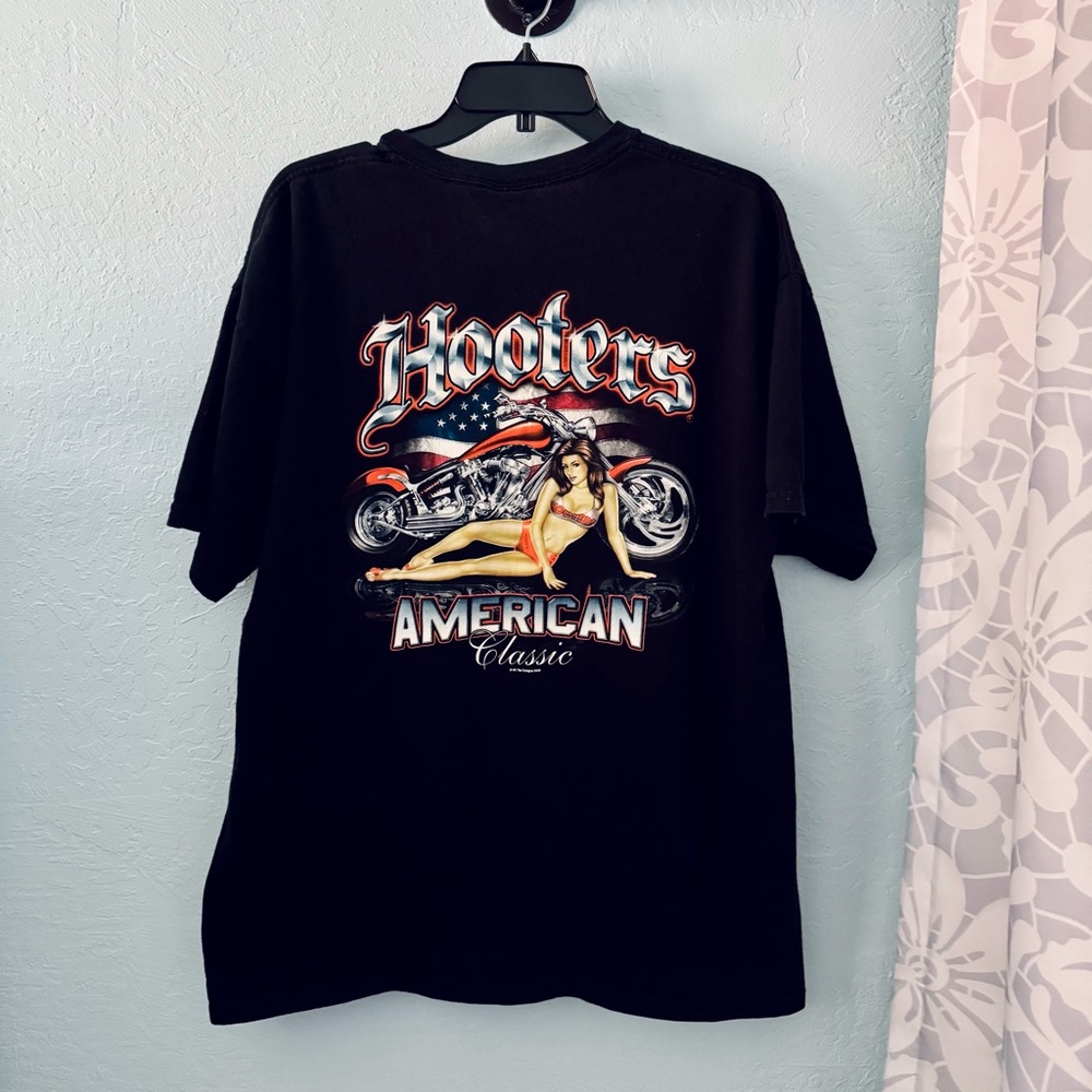 Gildan Vintage Black Hooters Graphic T-Shirt Size XL